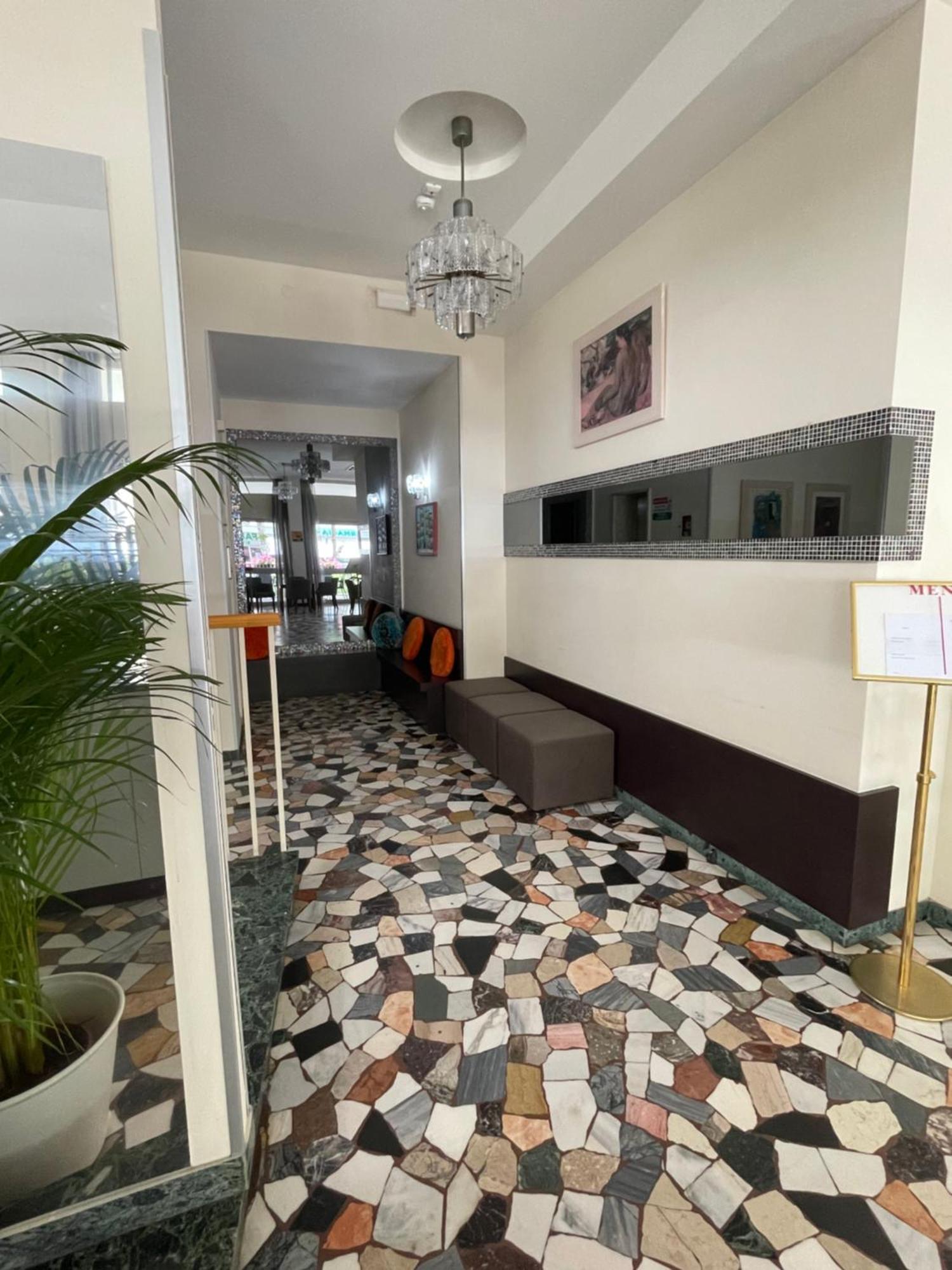 Hotel Haway ริมินี ภายนอก รูปภาพ